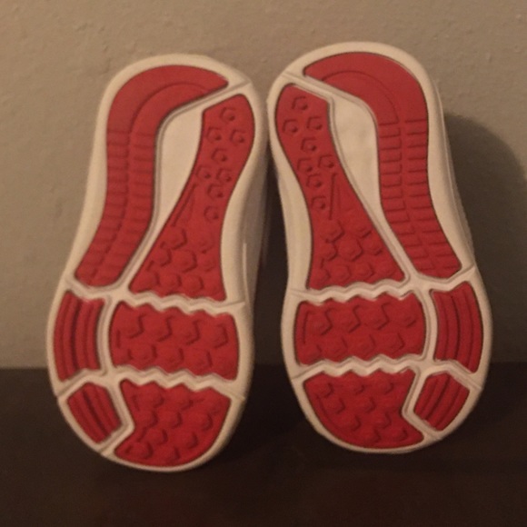 Infant/toddler Nike shoes - Picture 4 of 5